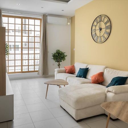 Entire Luxury Sliema Townhouse Steps From Beach ภายนอก รูปภาพ