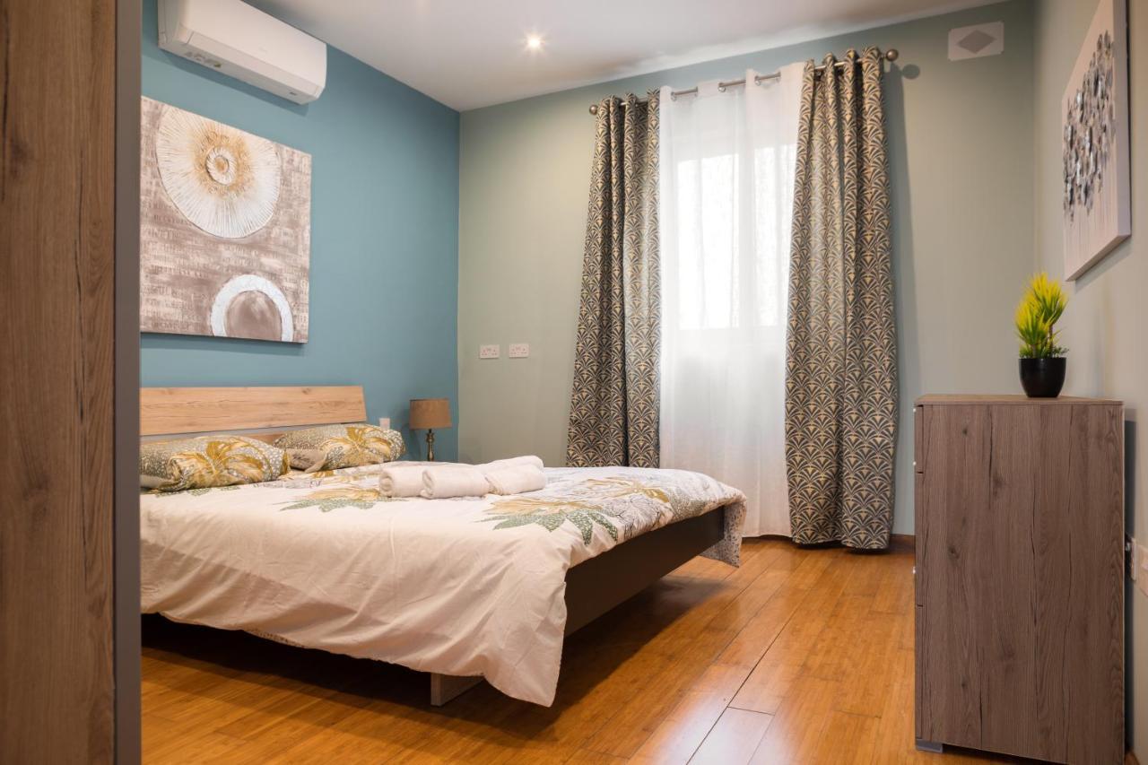 Entire Luxury Sliema Townhouse Steps From Beach ภายนอก รูปภาพ