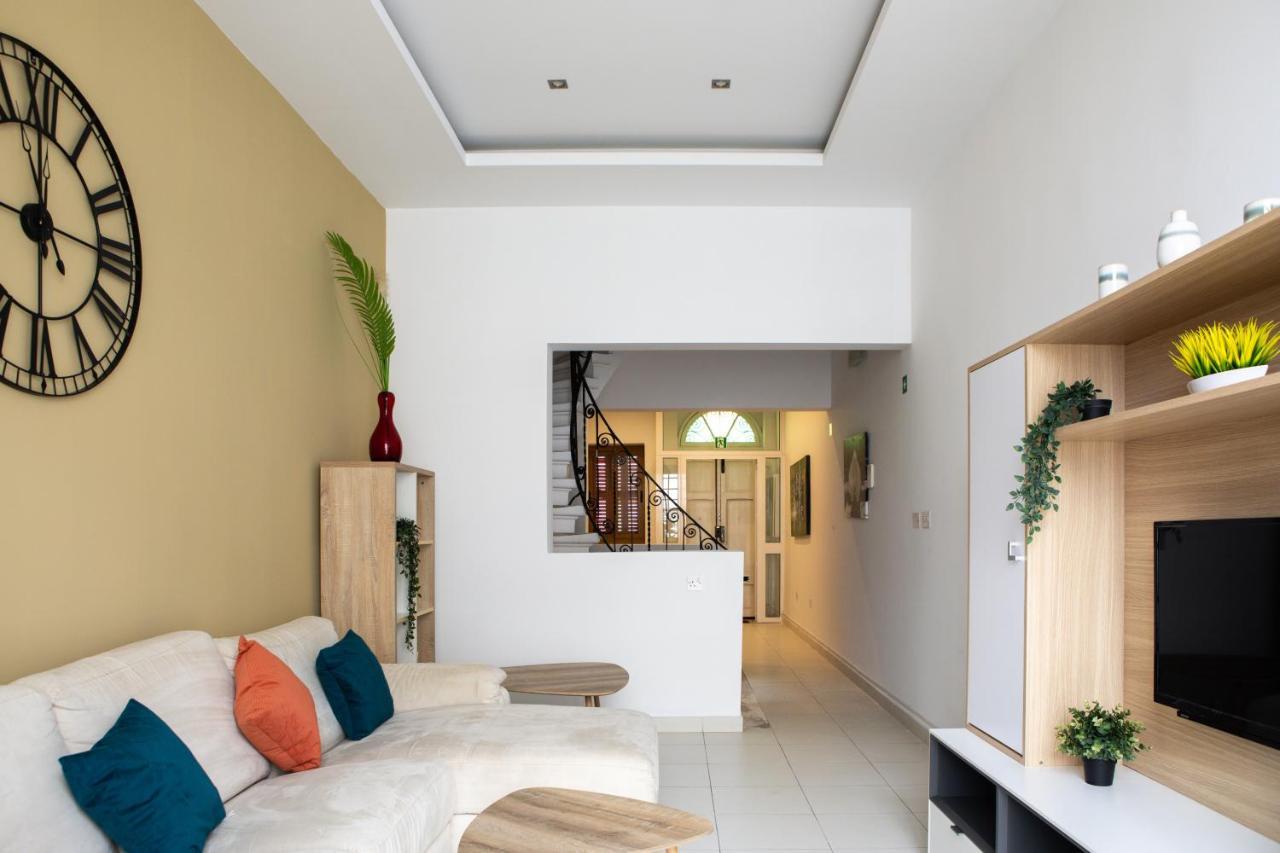 Entire Luxury Sliema Townhouse Steps From Beach ภายนอก รูปภาพ