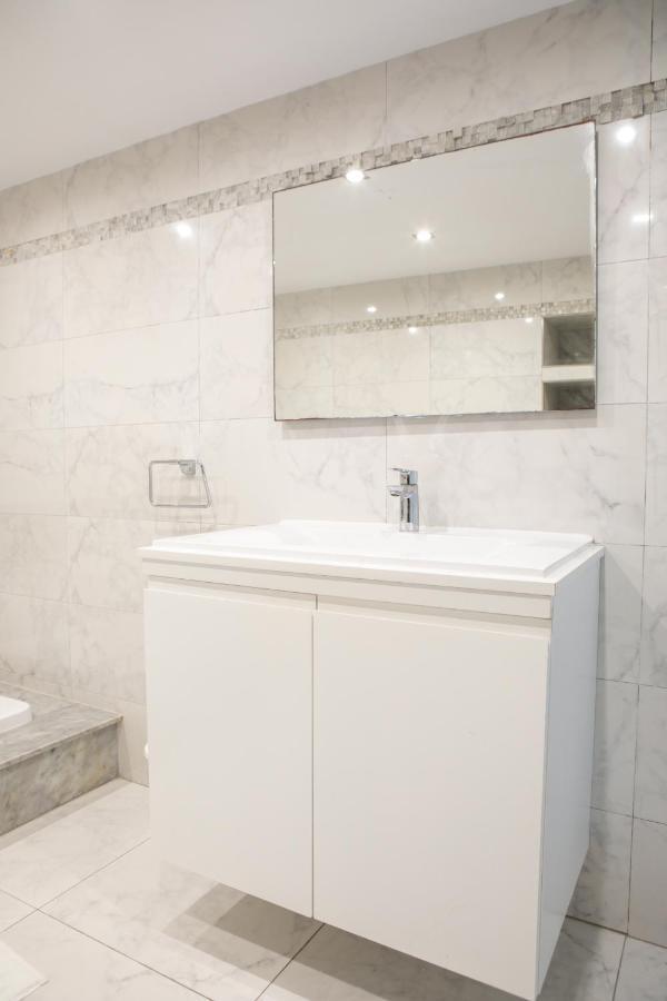 Entire Luxury Sliema Townhouse Steps From Beach ภายนอก รูปภาพ