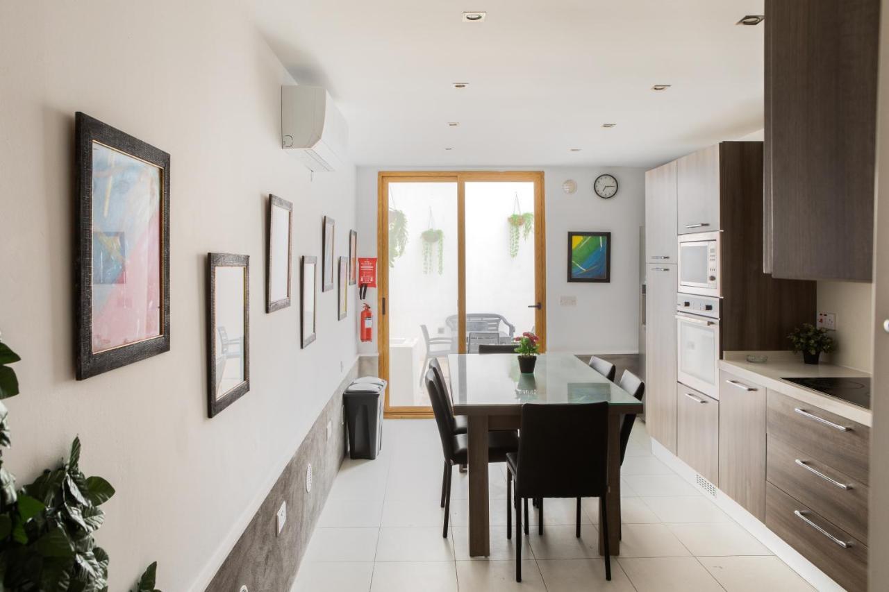 Entire Luxury Sliema Townhouse Steps From Beach ภายนอก รูปภาพ